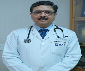 Dr. Dinesh Khullar
